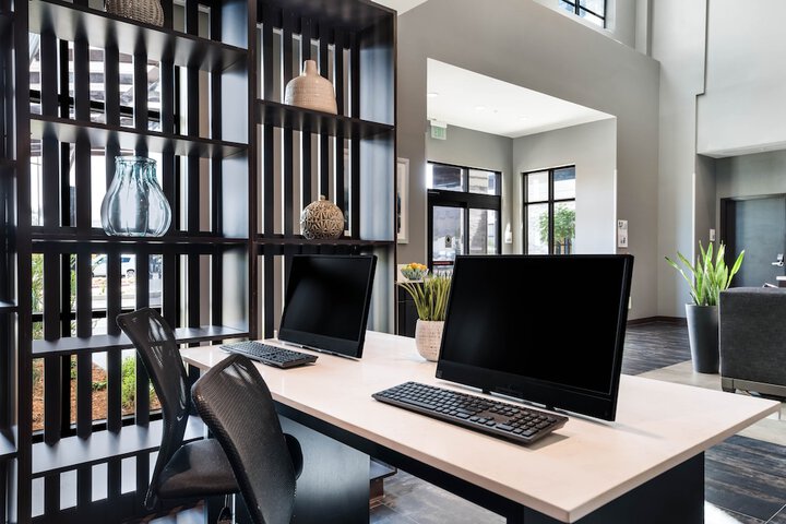 Holiday Inn & Suites Silicon Valley - Milpitas by IHG