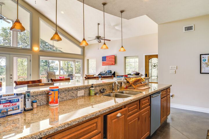 Franklin Home w / Water Views: Outdoor Dining Area!
