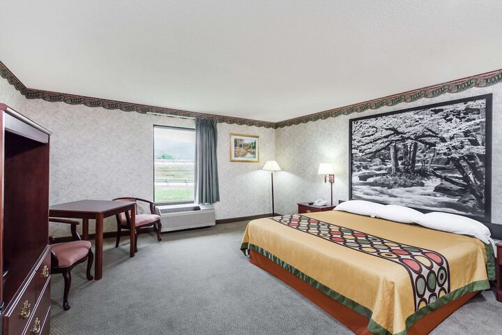 Super 8 by Wyndham Erwin