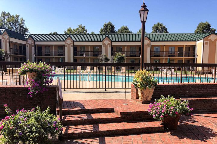 Pool 4 of 44