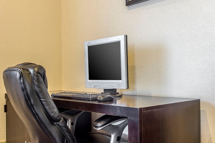 Business Center 31 of 31