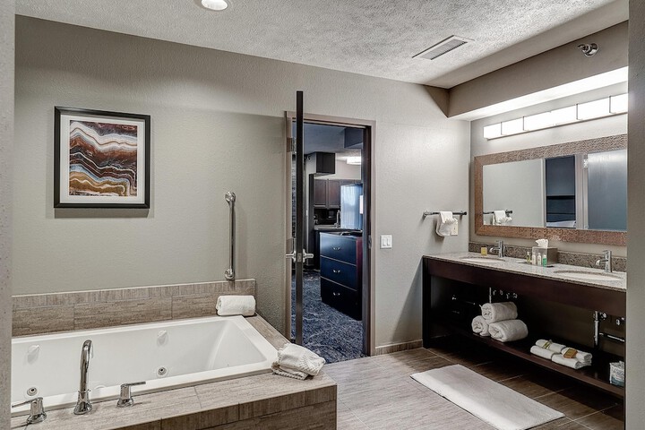 DoubleTree by Hilton Hotel Bloomington
