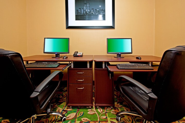 Days Hotel by Wyndham North Bergen / NYC Area