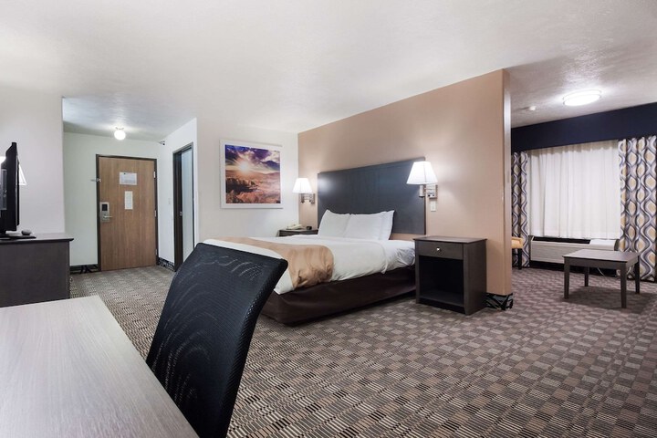 Room 27 of 38