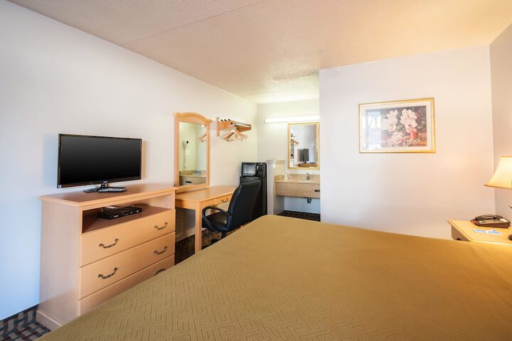 Room 10 of 23