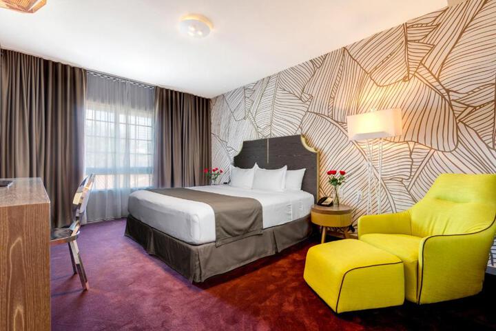 L Hotel