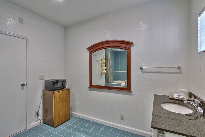 Room 8 of 14