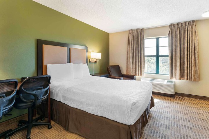 Room 14 of 23
