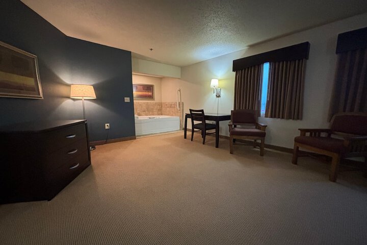 AmericInn by Wyndham Monmouth