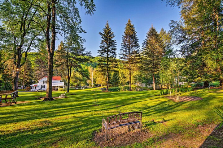 3-acre Lodge w / Snowmobile & Four-wheeling Trails