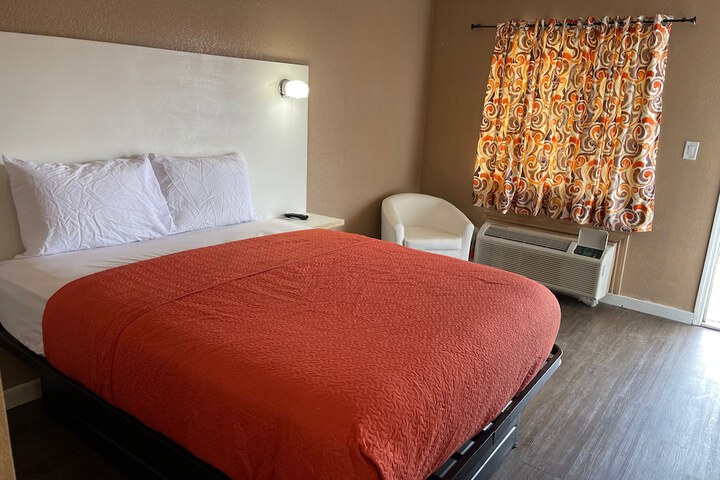 Room 17 of 18
