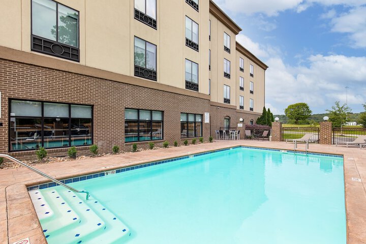 Holiday Inn Express Cleveland Northwest by IHG