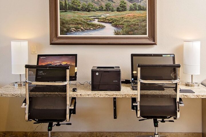 Business Center 26 of 26