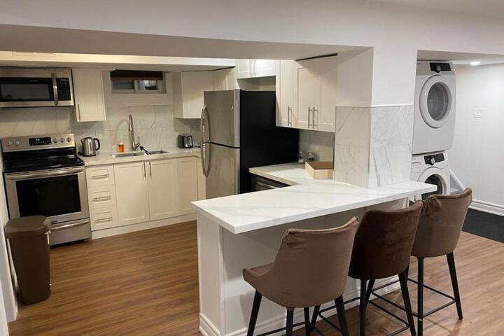 Adorable 3 Bedroom Apartment with Free Parking
