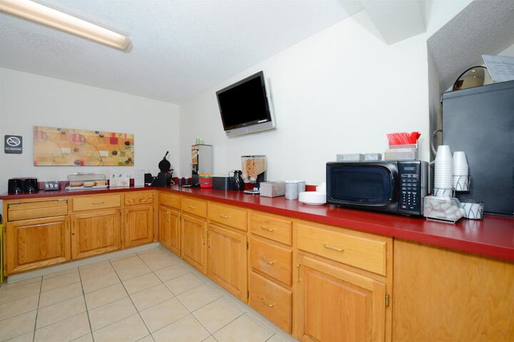 Americas Best Value Inn Charlotte MI