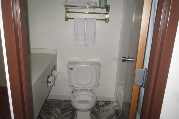Bellevue Hotel & Suites