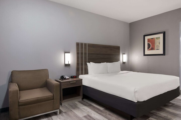 Room 16 of 25