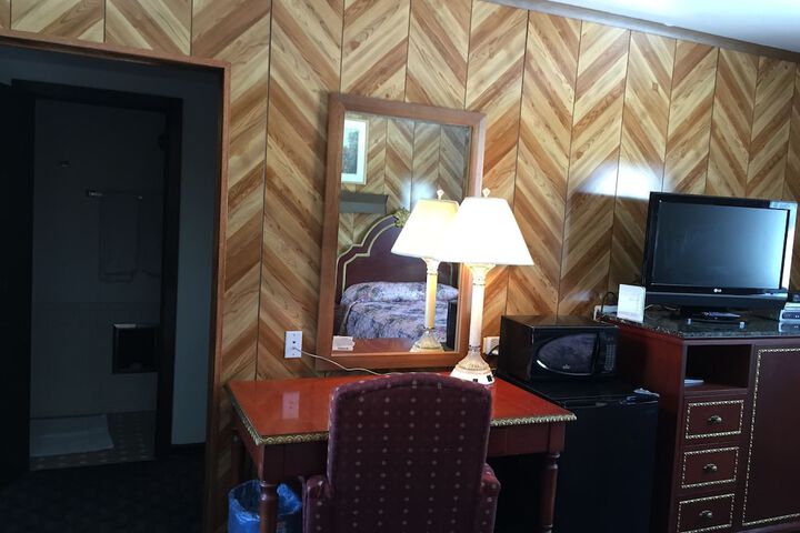 Room 9 of 25