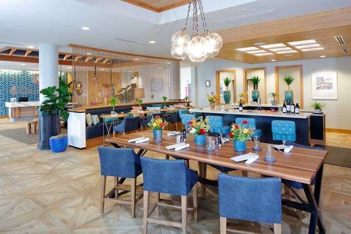 Dining 76 of 102