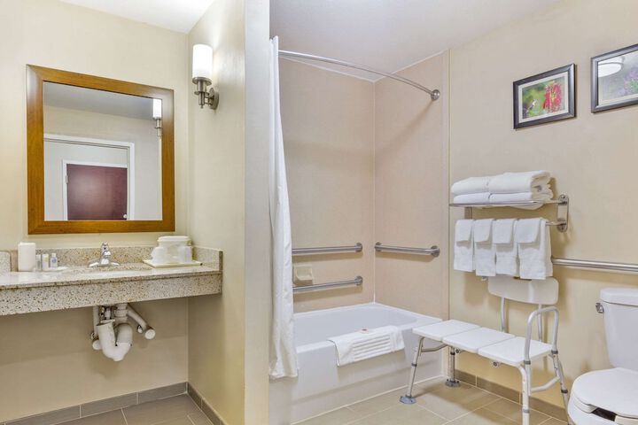 Room 10 of 30