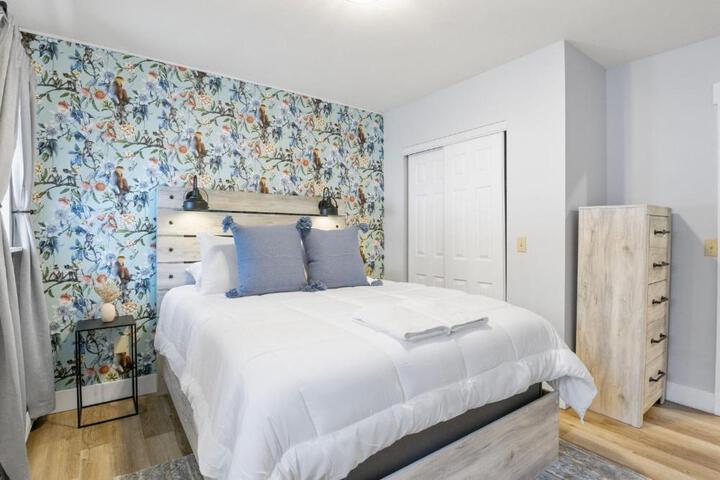 Near Ithaca!Hot Tub! LRG Home!Sleeps 14! Dogs ok!