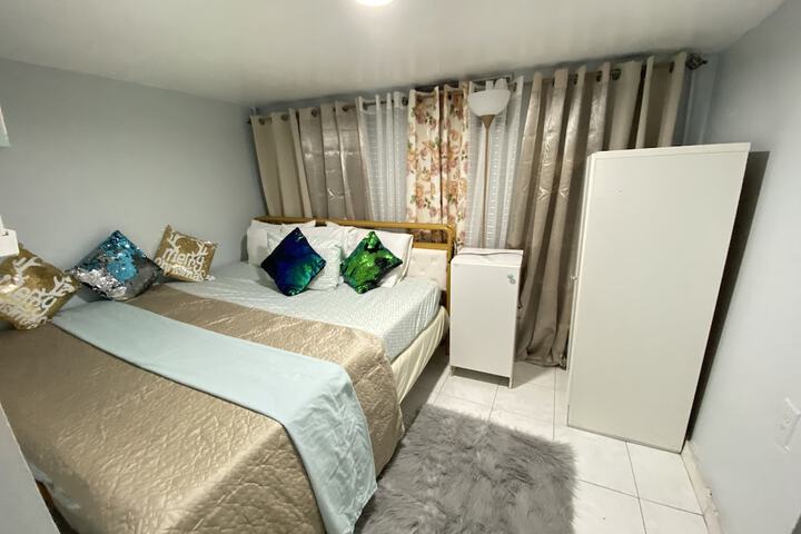 Nice 2 bedroom Apt With Patio