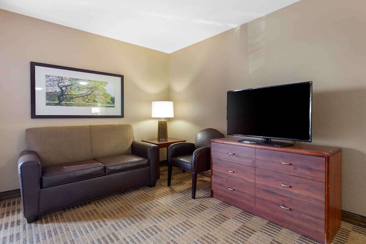 Room 8 of 27
