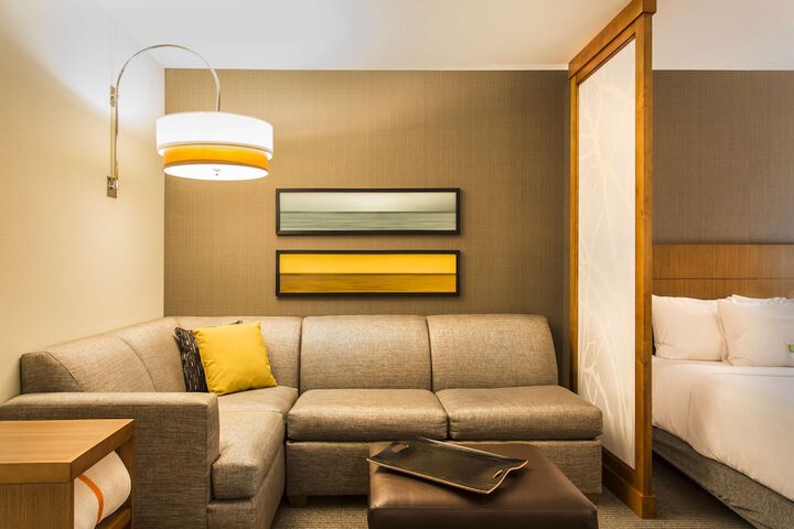 Room 10 of 18