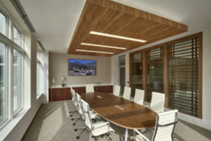 Business Center 68 of 76