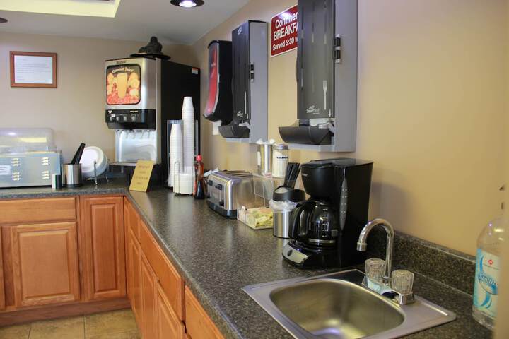 Relax Inn & Suites