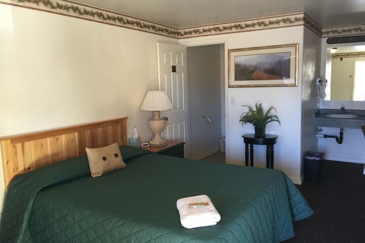 Rustic Inn Motel