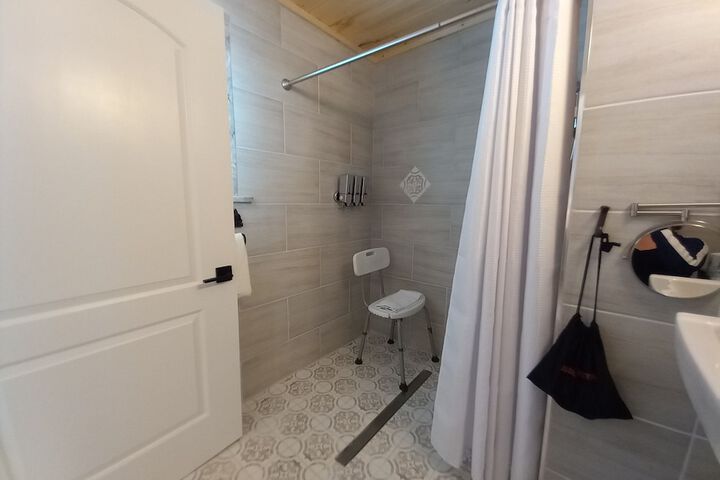 Room 14 of 83