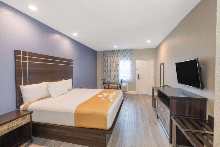 Room 11 of 19