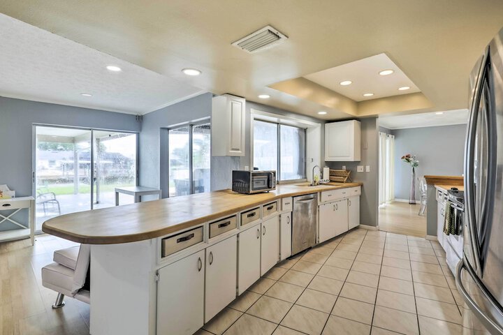 Apollo Beach Waterfront Retreat w / Boat Dock!