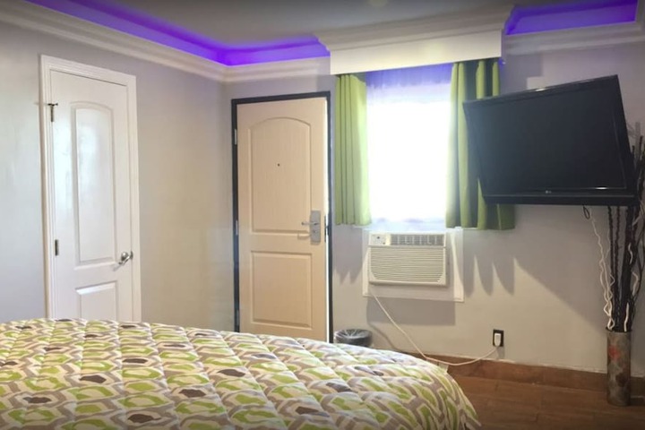 Room 32 of 41