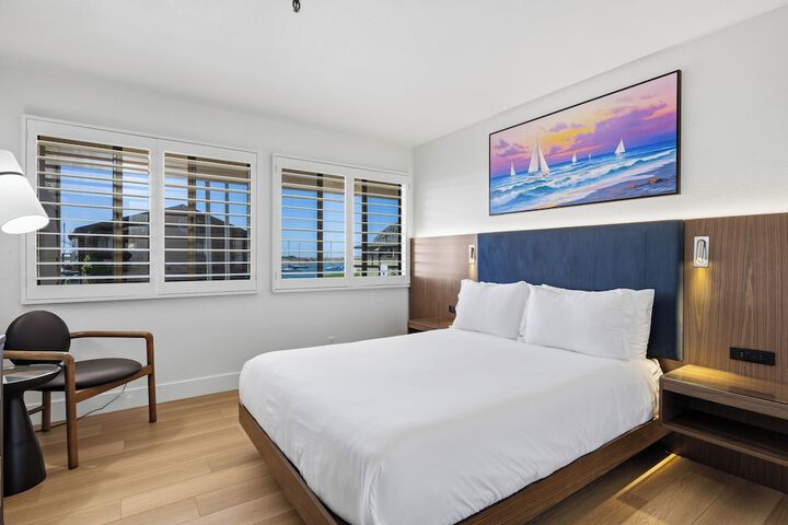 456 Embarcadero Inn & Suites