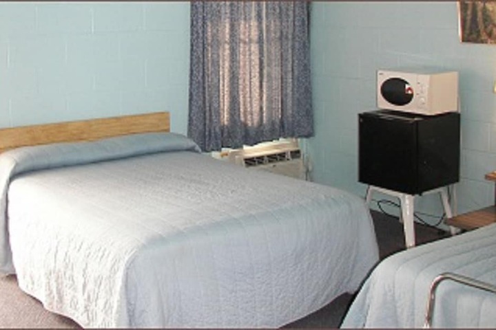 Holiday Host Motel