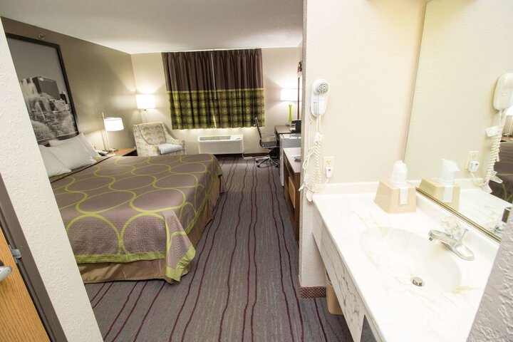 Room 13 of 50