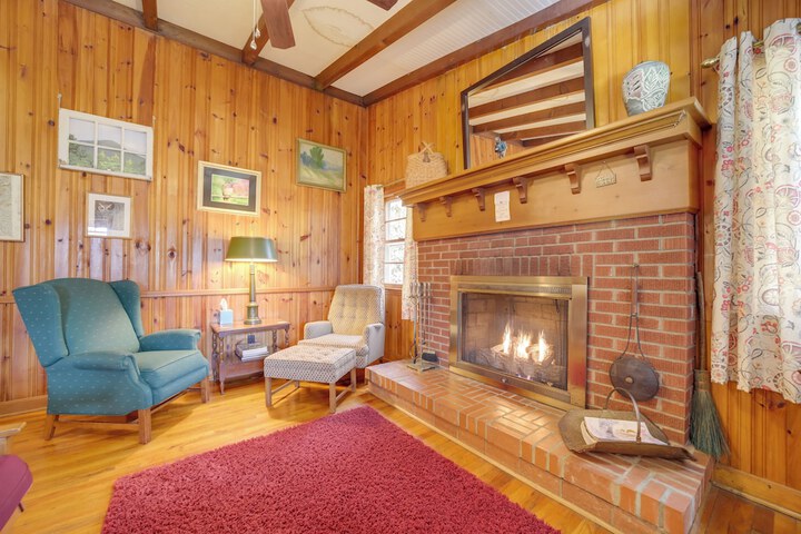 the Red Loft Candler Cottage Near Hiking Trails!