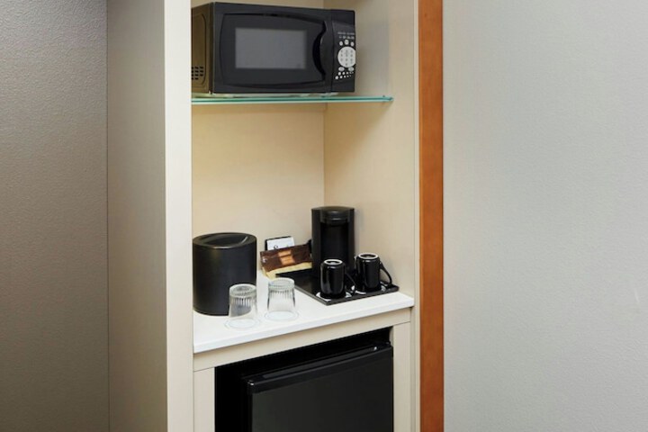 Room 25 of 82
