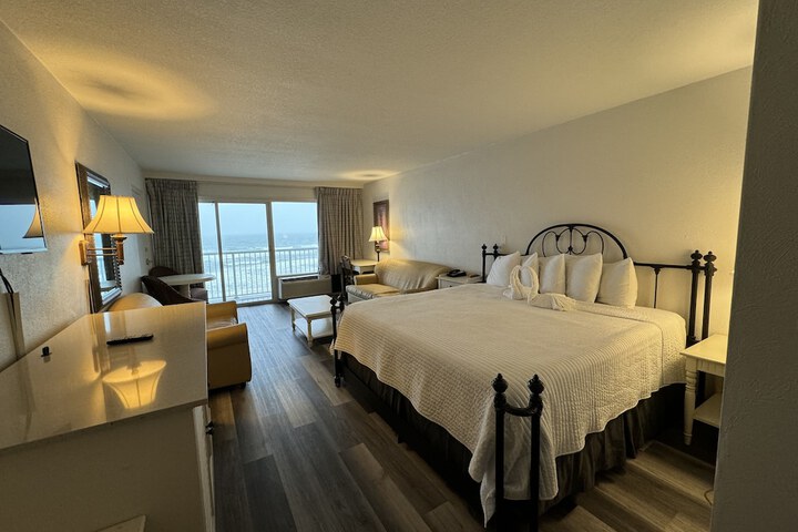 Room 43 of 65