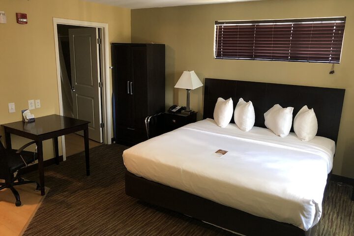 MainStay Suites Jacksonville near Camp Lejeune