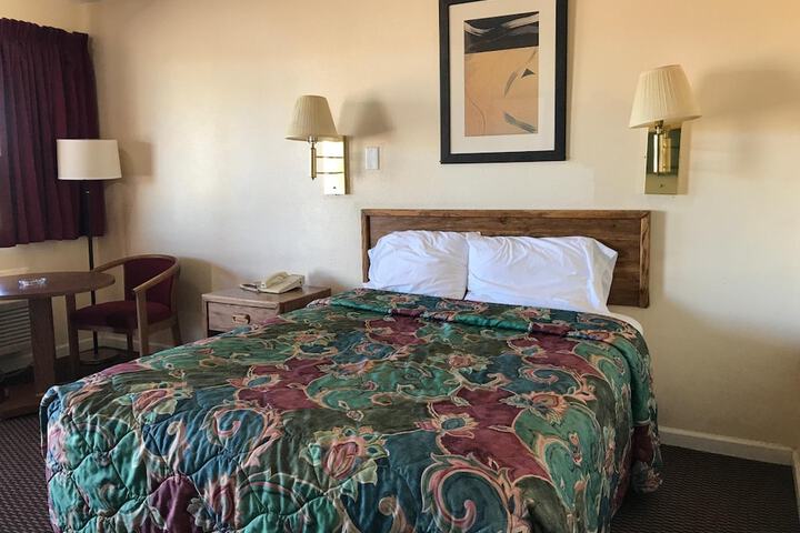 Room 23 of 28