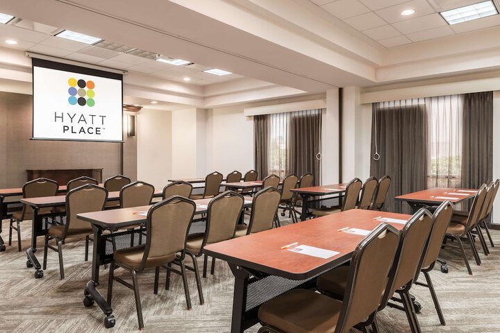 Hyatt Place Bentonville / Rogers