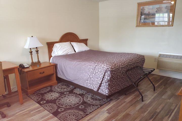 Room 11 of 28