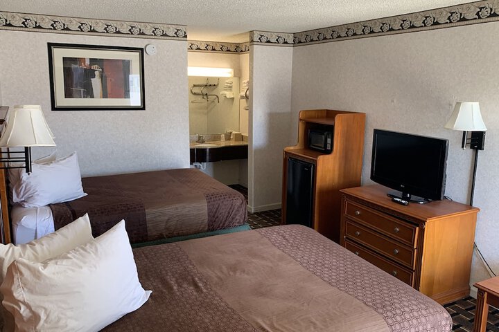 Room 25 of 33