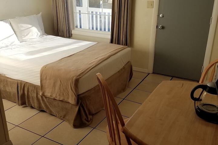 Sea Cliff House Motel