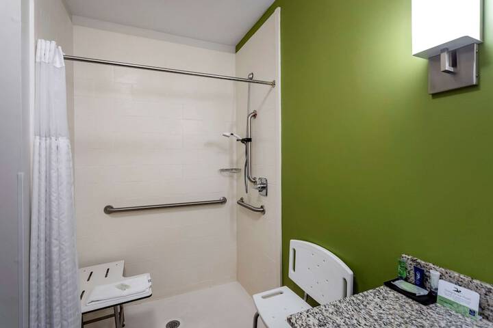 Room 16 of 32
