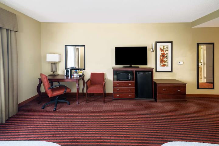 Room 9 of 34