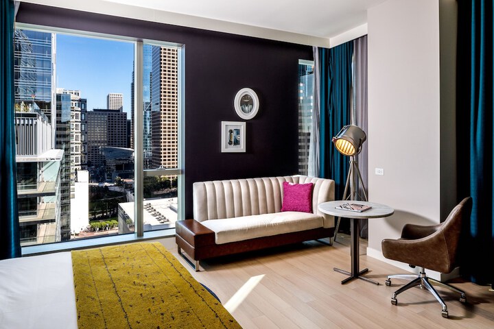 Room 22 of 65